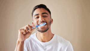 Creme dental com hidroxiapatita funciona mesmo? Entenda para que serve