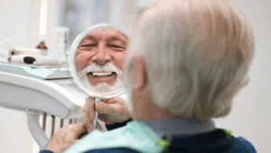 Qual a idade máxima para fazer implante dentário