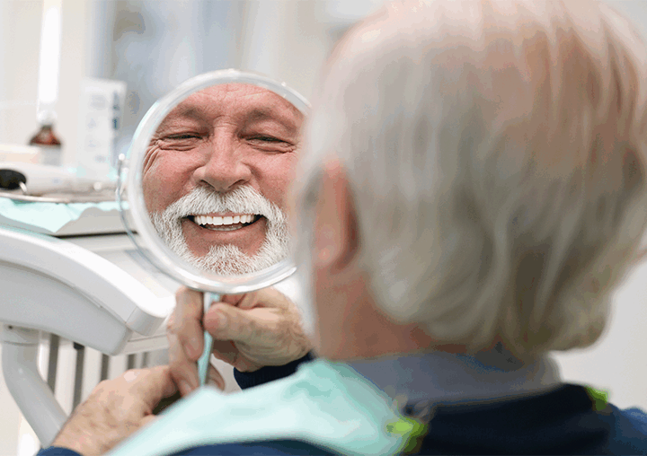 Qual a idade máxima para fazer implante dentário